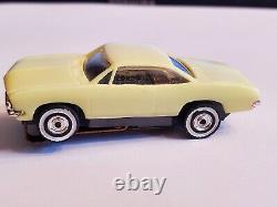 66 Chevy Corvair Yellow Ho Slot Car Tjet, Nos Aurora Châssis (nouveau En Boîte)