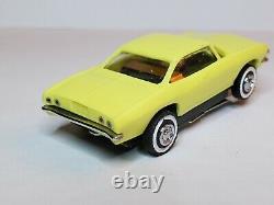 Mev, 66 Chevy Corvair Yellow Ho Slot Car Tjet, Ultra Châssis (nouveau En Boîte)