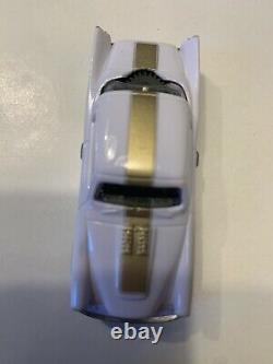 Studebaker White/gold One Voiture De Fente Ho Personnalisée Avec Châssis T-jet Ultra G